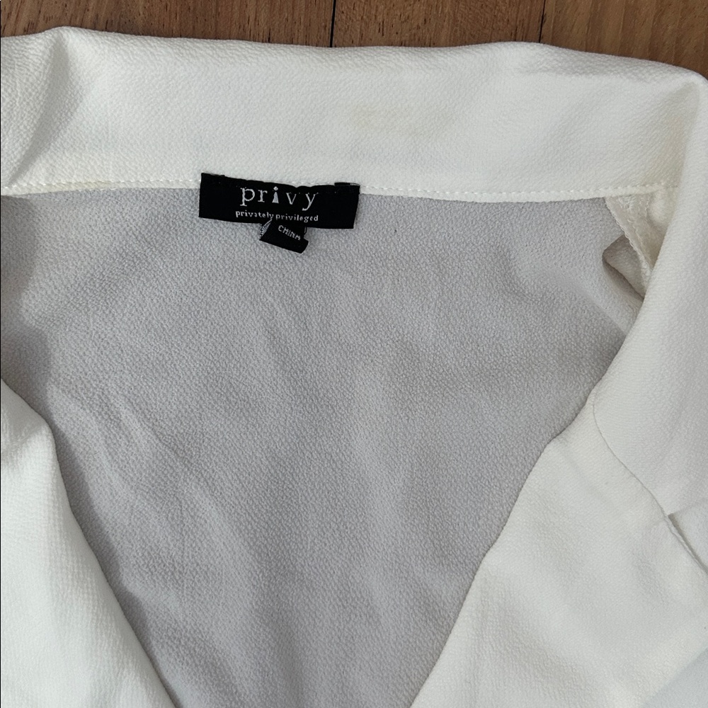 New without tags Privy White Button-Up Blouse - Picture 3 of 6